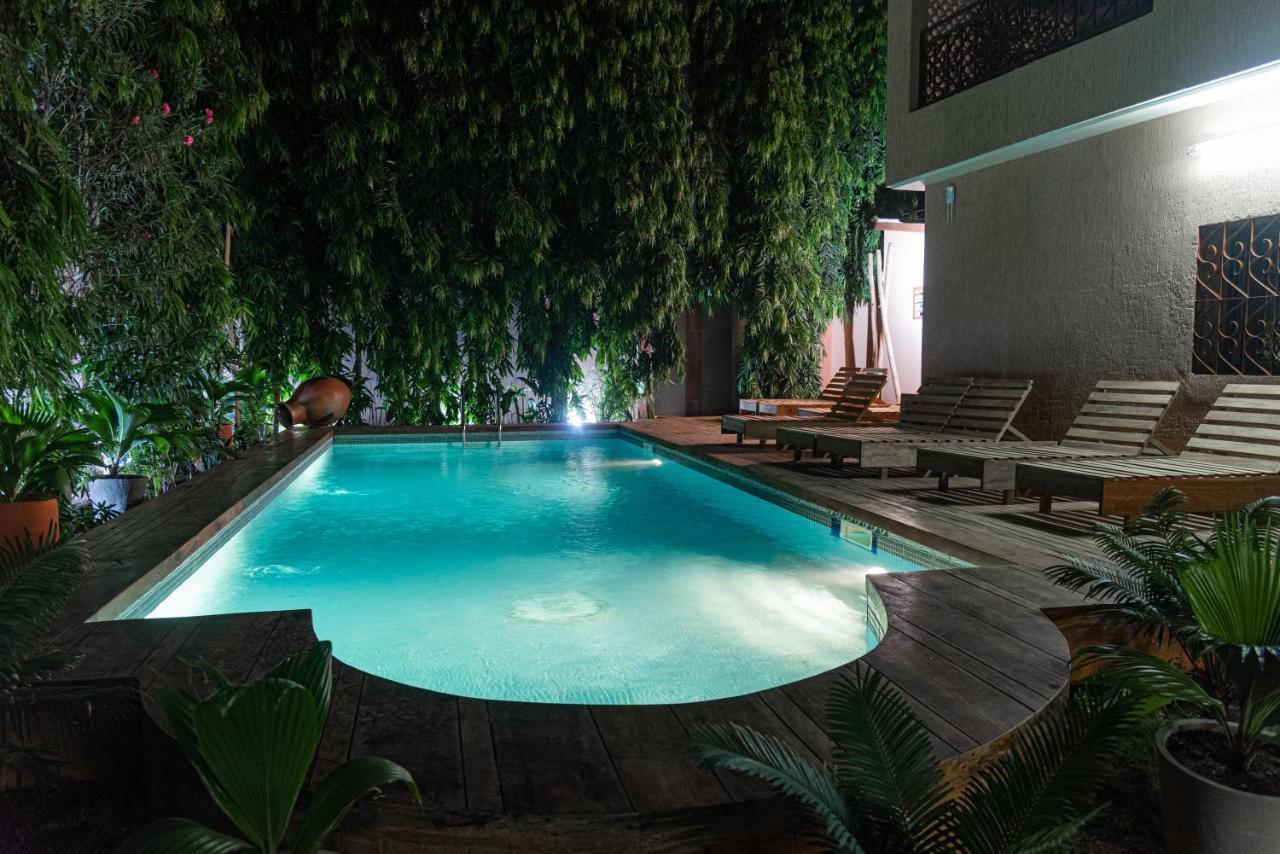 Hotel Nomads à Lomé Extérieur photo