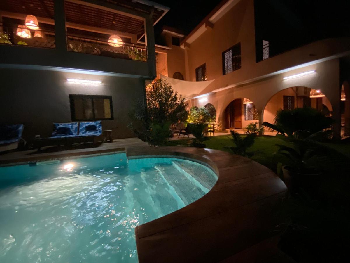 Hotel Nomads à Lomé Extérieur photo