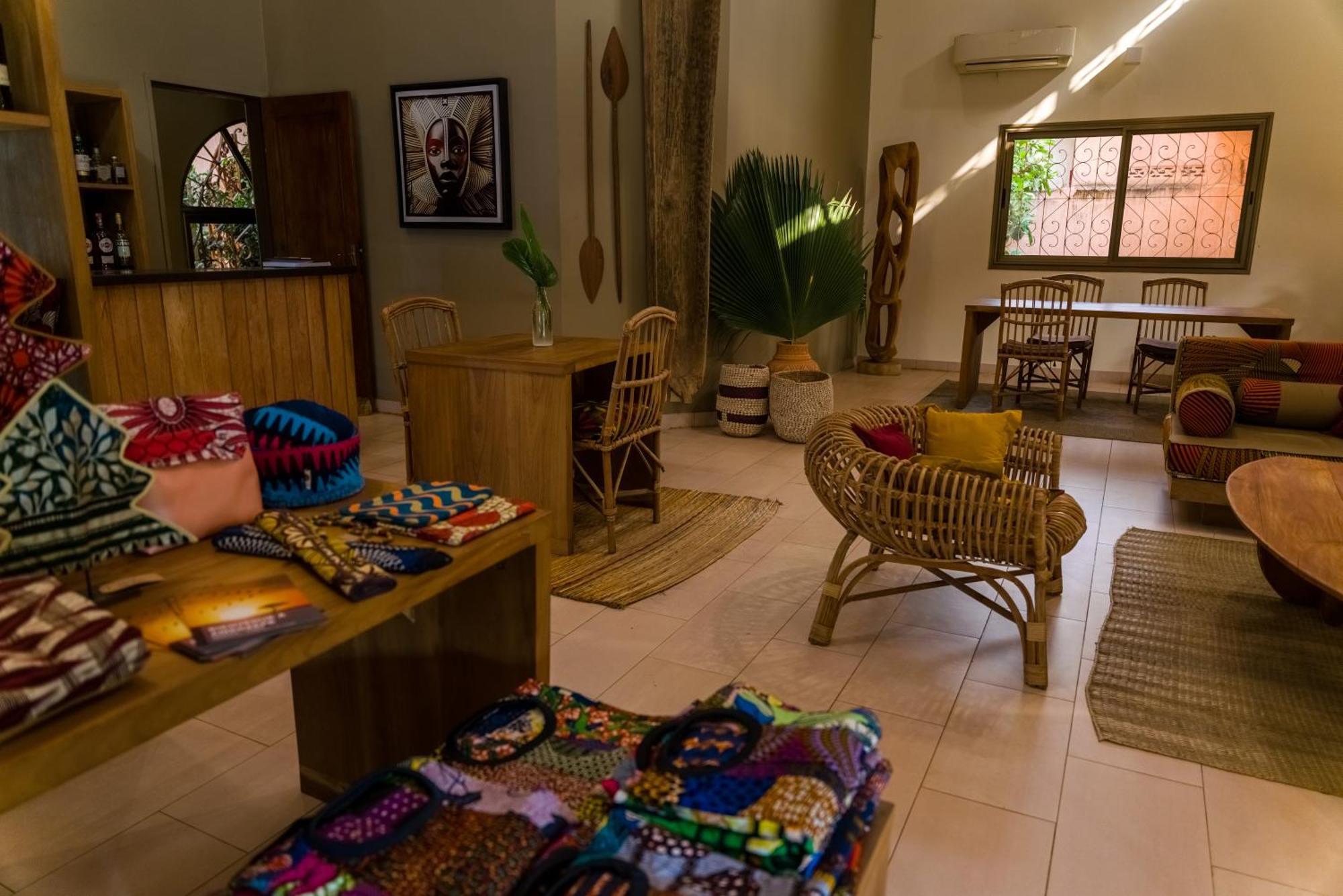 Hotel Nomads à Lomé Extérieur photo