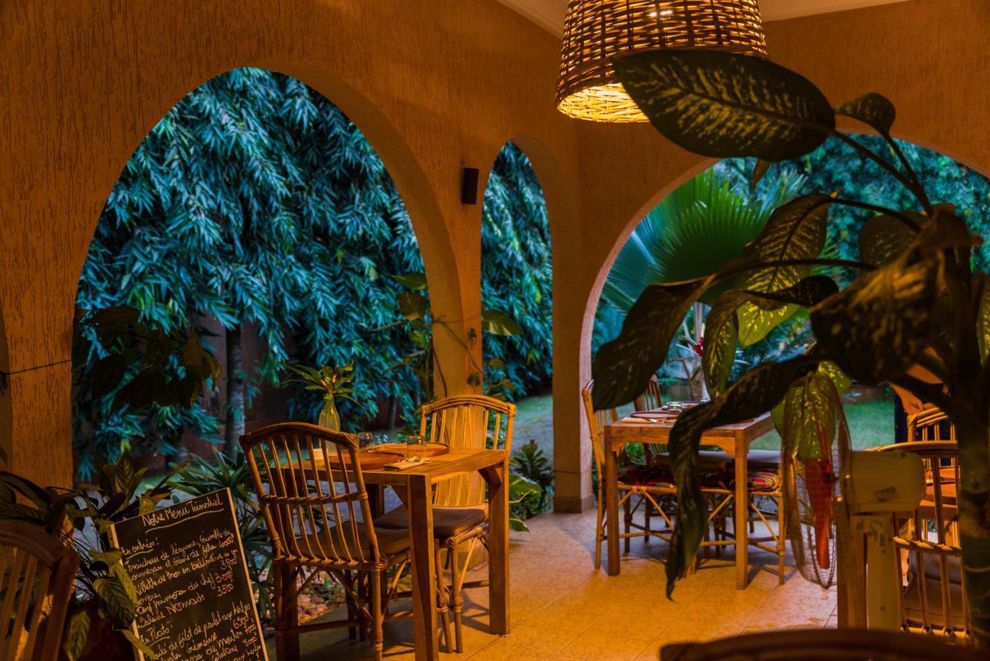 Hotel Nomads à Lomé Extérieur photo