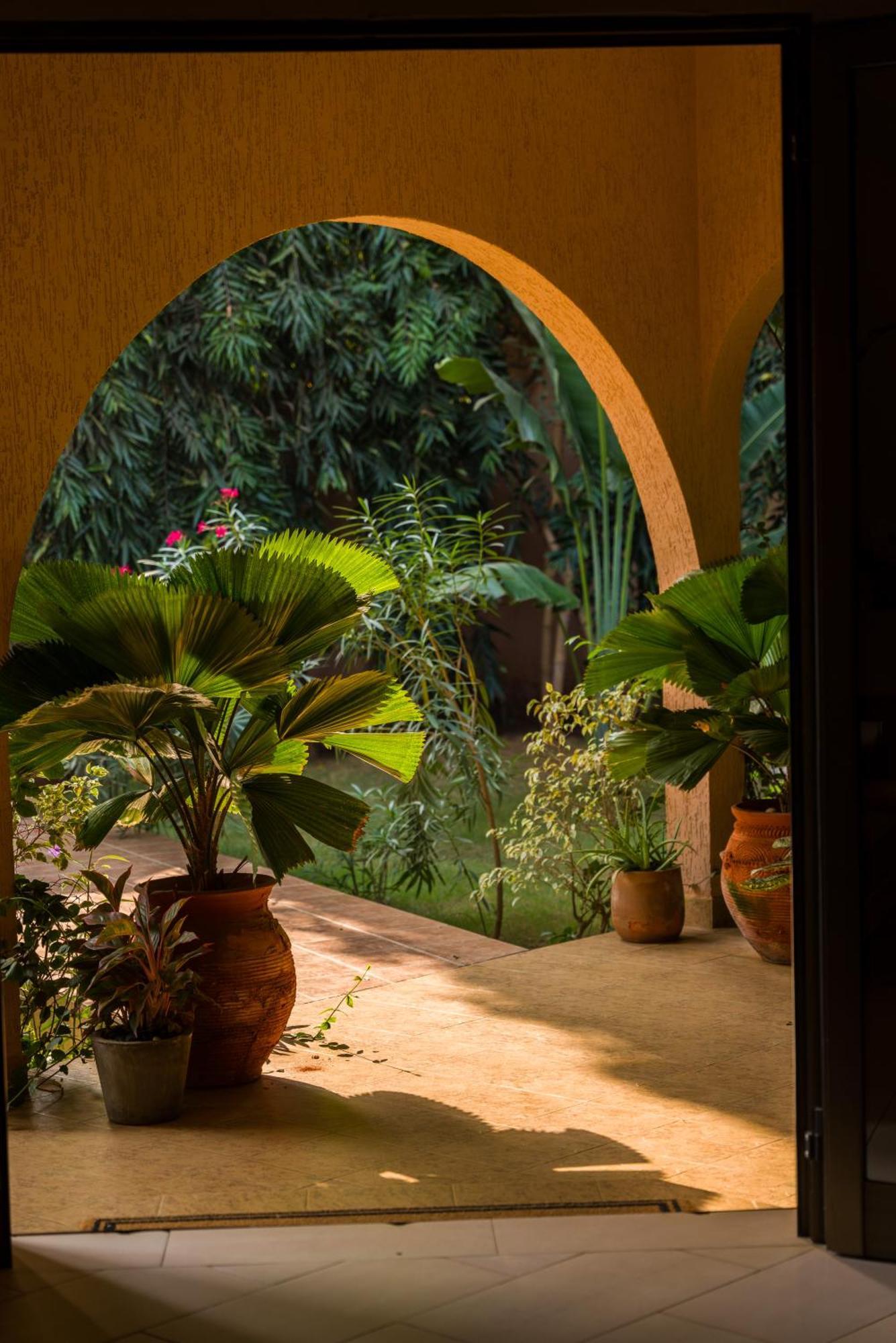 Hotel Nomads à Lomé Extérieur photo